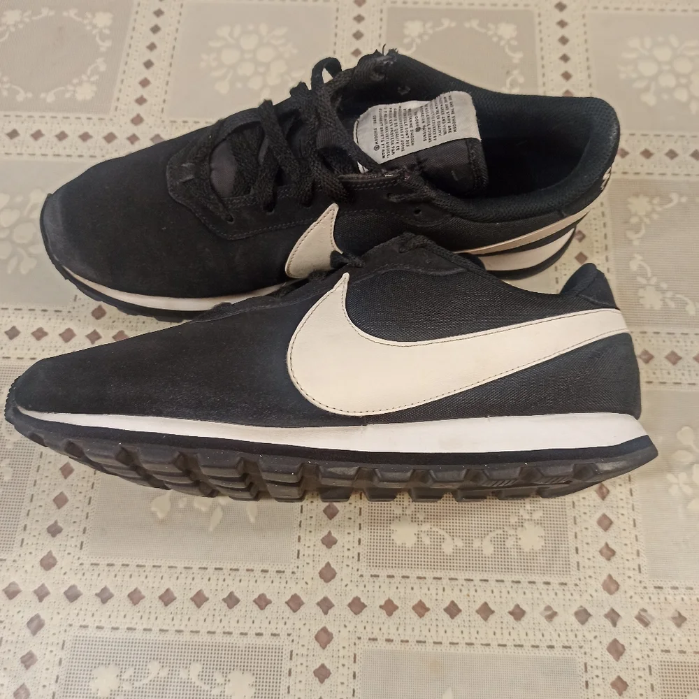 Nike Pre-Love O.X.  Black Suede White Swoosh Size 9 - Picture 7 of 12